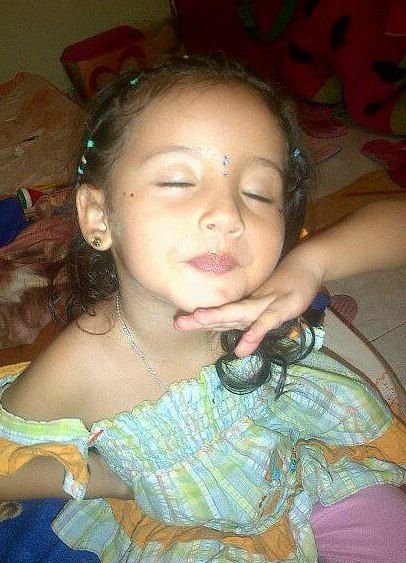 Nikol de niña